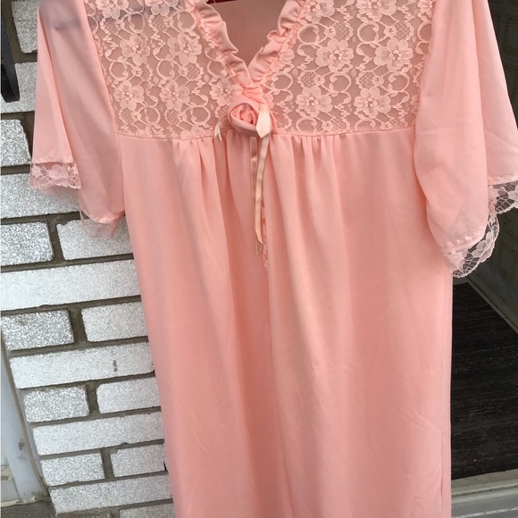 Vintage nightie/robe all-in-one, knee-length, short sleeve size M peachy pink. - Picture 6 of 10